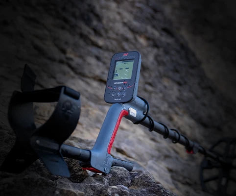 Minelab Vanquish 360 Multi-Frequncy Waterproof Metal Detector Adventure Pack With Diggier, Pouch, & Gloves